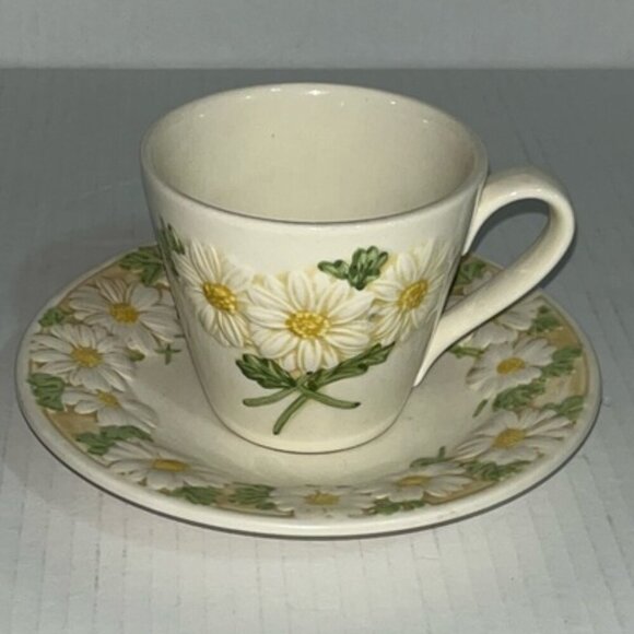 Vintage Metlox Poppytrail Sculptured Daisy Cup & Saucer Set - Picture 1 of 4